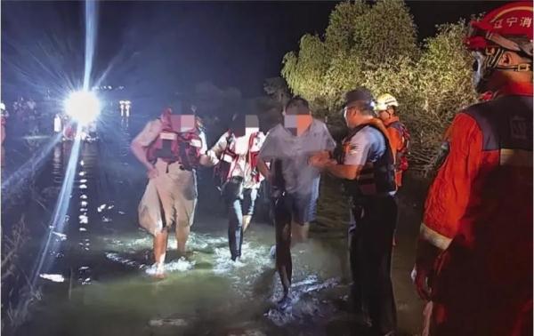 水库暂缓泻洪！13名游客露营烧烤被困…
