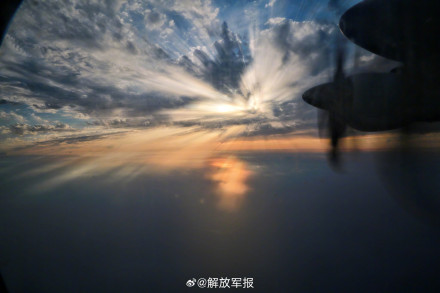 升空!跟随战机云端翱翔 升空!跟随战机云端翱翔