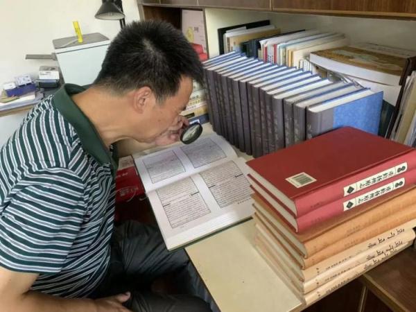 大学生接力，让这位教授有了300多双“眼睛”