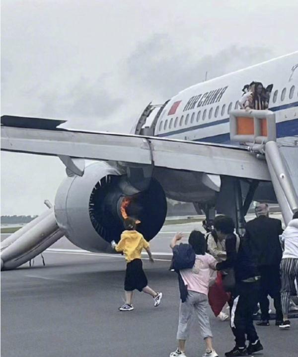 国航深夜再通报！为何会发出紧急代码7700？