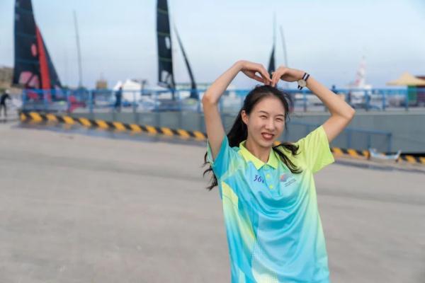 为同学挡了8刀的女孩，有了新身份！