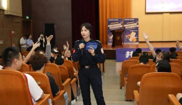 00后“女枪王”有了新身份！
