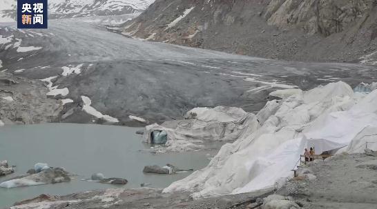 给阿尔卑斯山冰川盖“被子”，长达20年的保护措施效果如何？