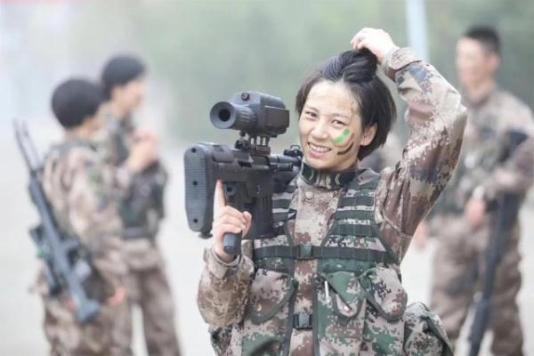 00后“女枪王”有了新身份！