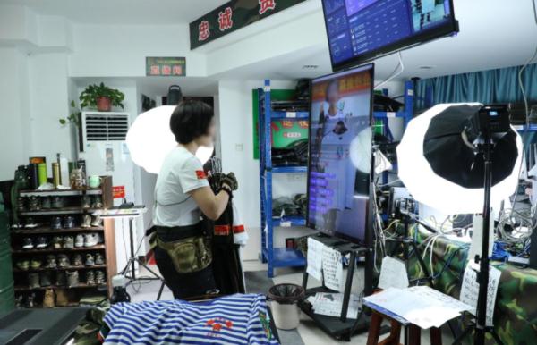 直播带货竟然卖军用品？严查！