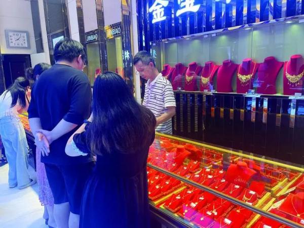 1克500多元！台州年轻人超爱买，有人不存款也要囤它！专业人士：小心踩“雷”