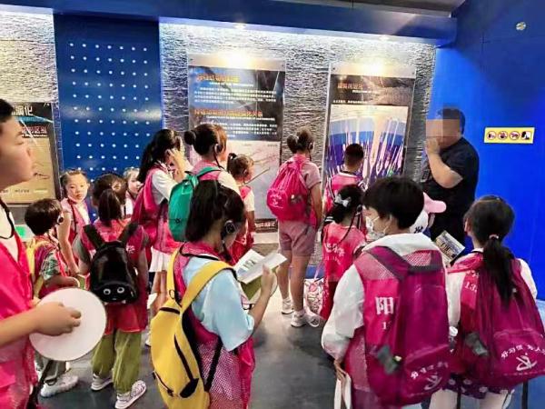 “北京导游因热射病去世”后续：失独父母索赔遇阻，导游权益如何保障？