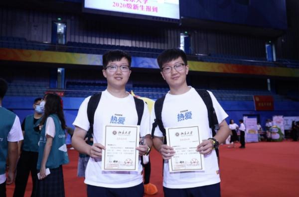 双双考入北大后，这对双胞胎又携手干了大事