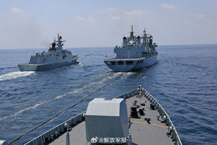 中国海军第45批护航编队起航