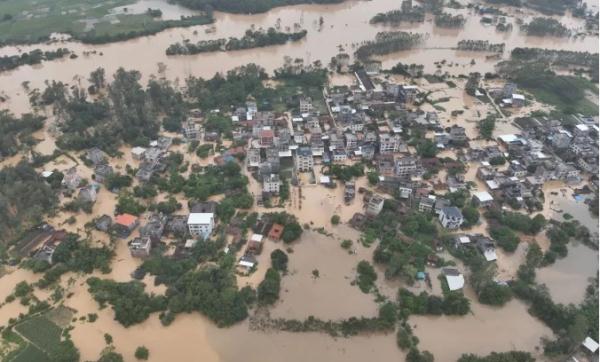 7死3失联!广西玉林山体滑坡救援仍在继续 7死3失联!广西玉林山体滑坡救援仍在继续