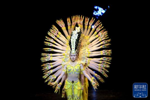 甘肃敦煌：旅游持续火热