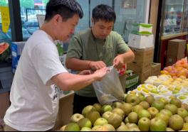 上海老爷叔连跑4家店被拒！消保委索性去了近千家后发现猫腻：51家店存在问题