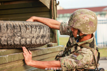 铁骑飞驰！直击汽车兵比武现场