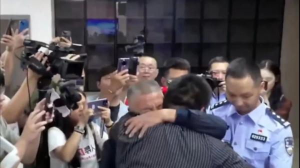 山东患癌男子成功认亲!血液配型成功,33年前疑似被拐 山东患癌男子成功认亲!血液配型成功,33年前疑似被拐
