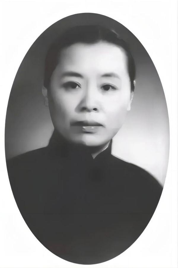 和徐志摩离婚后，她迎来开挂大女主人生