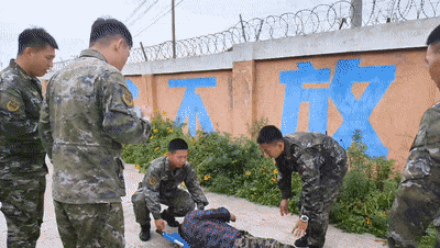 哈尔滨一村民从树林中慌忙跑出，意识模糊……晕倒路旁