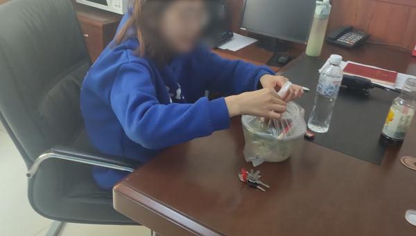 女孩与父母发生争吵后离家出走，民警耐烦劝服劝其回家