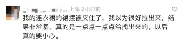 女子被地铁门夹背，痛哭不止！乘客都不敢碰，男子果断出手