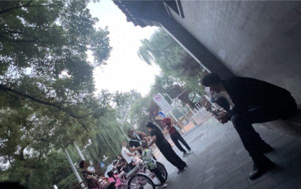 打游击、报价乱…南池子大街租车“夜骑长安街”请注意