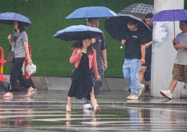 广州多区暴雨黄色预警生效！雨还要下多久？最新预报→