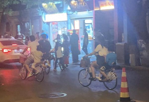 打游击、报价乱…南池子大街租车“夜骑长安街”请注意