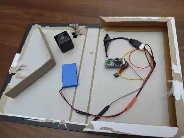 住客在民宿房间发现摄像头索赔，竟是自导自演想敲诈