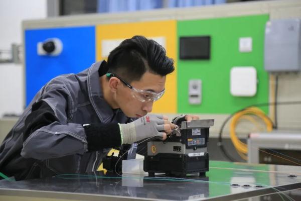 光纤熔接，他比世界满分要求还快一倍