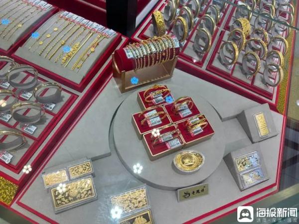 金价每克“狂飙”至600元! 金价每克“狂飙”至600元!