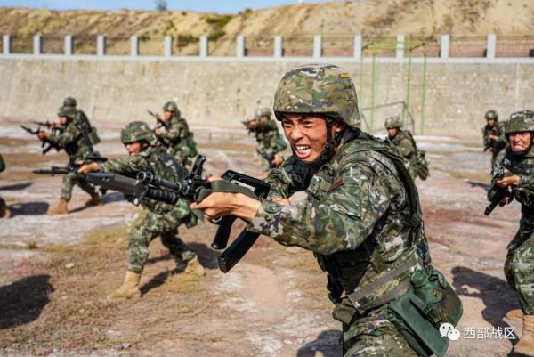 授枪后就上训练场，这样的“成人礼”超酷！