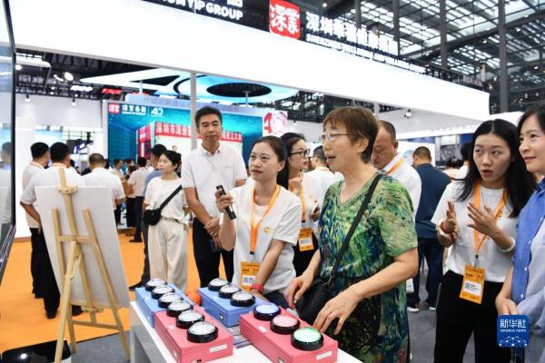 首届深圳国际智慧养老产业博览会开幕