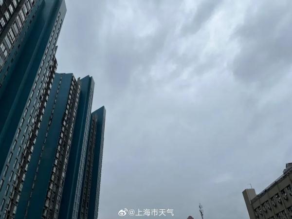 注意！上海“两蓝一黄”三预警高挂中，网友：雨像倒下来的，开车像开船……