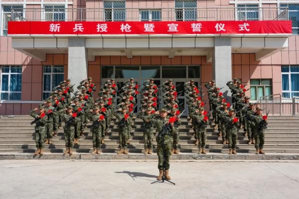 授枪后就上训练场，这样的“成人礼”超酷！