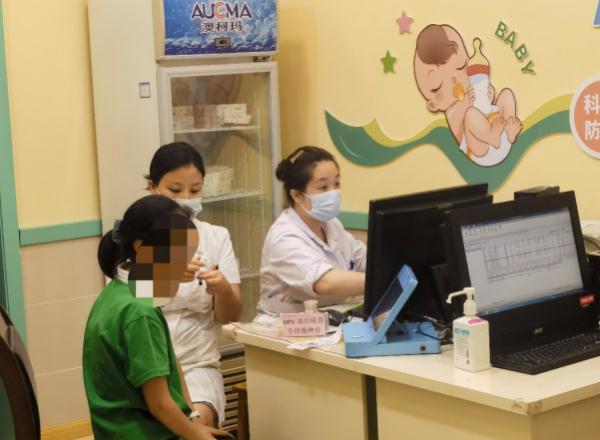 重庆初二女生接种HPV疫苗每人最高补助600元