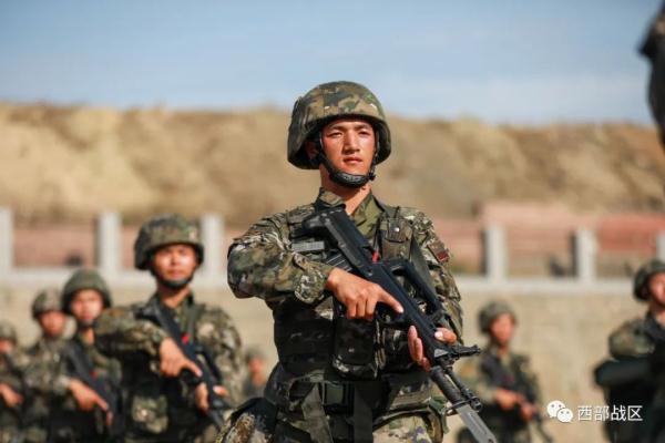 授枪后就上训练场，这样的“成人礼”超酷！