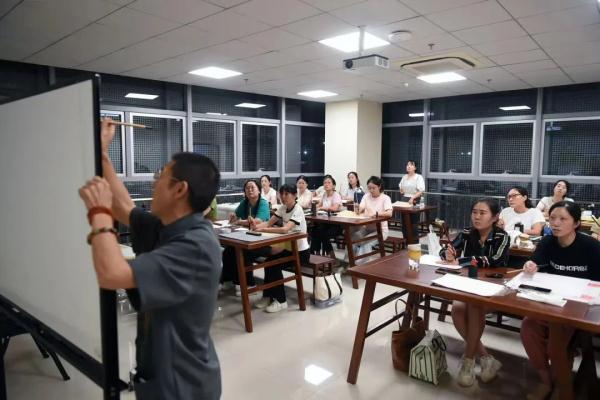 课程上线1小时被抢空!上海这所夜校火了 课程上线1小时被抢空!上海这所夜校火了