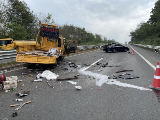 致4死13伤!海南公布5起典型交通案例→ 致4死13伤!海南公布5起典型交通案例→