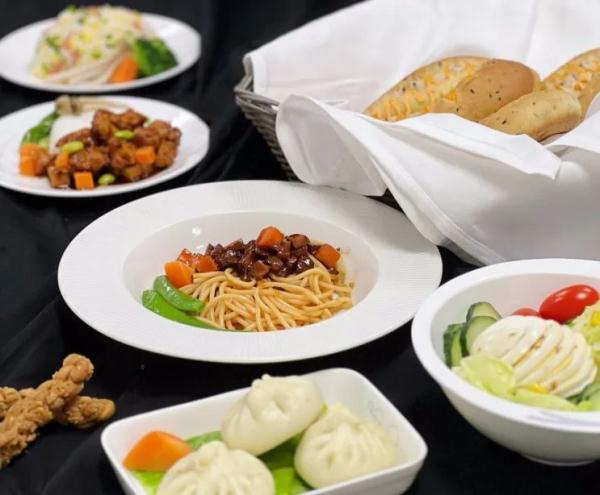 快看！津味炸酱面、包子都成了飞机餐→