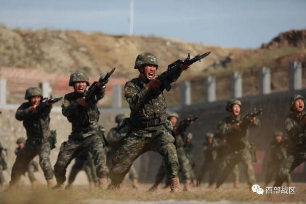 授枪后就上训练场，这样的“成人礼”超酷！