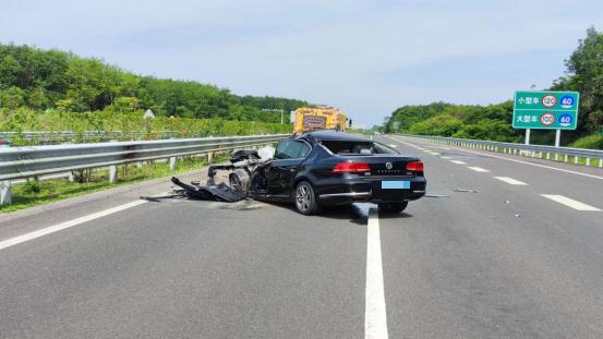 致4死13伤!海南公布5起典型交通案例→ 致4死13伤!海南公布5起典型交通案例→