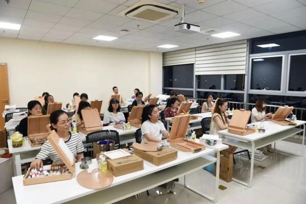 课程上线1小时被抢空!上海这所夜校火了 课程上线1小时被抢空!上海这所夜校火了