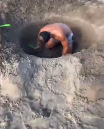 爱尔兰电视台报道“神秘陨石坑” 一天后辟谣“俩小伙子挖的” 爱尔兰电视台报道“神秘陨石坑” 一天后辟谣“俩小伙子挖的”