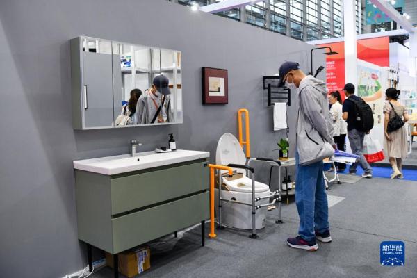 首届深圳国际智慧养老产业博览会开幕