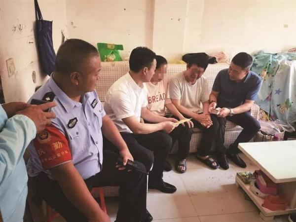 情况危急！跨海大桥护栏外，一对夫妻摇摇欲坠……