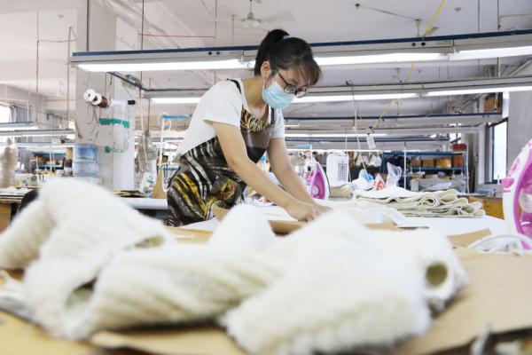 河北肃宁：裘皮服装产业蓬勃发展