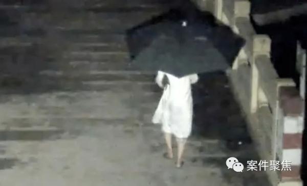 深夜,沪一摄像头拍到"白衣女子",竟有两幅形象… 深夜,沪一摄像头拍到"白衣女子",竟有两幅形象…