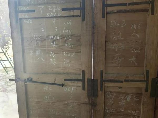 “生命以痛吻我，幸好还有诗歌”