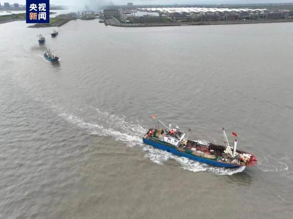 海洋伏季休渔期结束 江苏南通近500艘渔船出海开捕