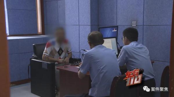 上海这条路,竟有黑衣人开奔驰碰瓷!一次骗500 上海这条路,竟有黑衣人开奔驰碰瓷!一次骗500