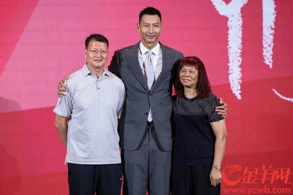 相见时难别“易”难，易建联：开启人生下半场