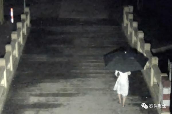 深夜,沪一摄像头拍到"白衣女子",竟有两幅形象… 深夜,沪一摄像头拍到"白衣女子",竟有两幅形象…